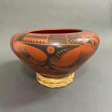 Charger l&#39;image dans la galerie, Mata Ortiz Hand-built and Burnished Low Fire Pottery
