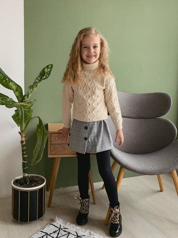 Girl Turtleneck Sweater Outfit - Momorii