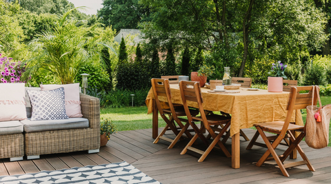 Everything You Need to Know About Water-Based Oil Deck Stains_2 Table and Deck