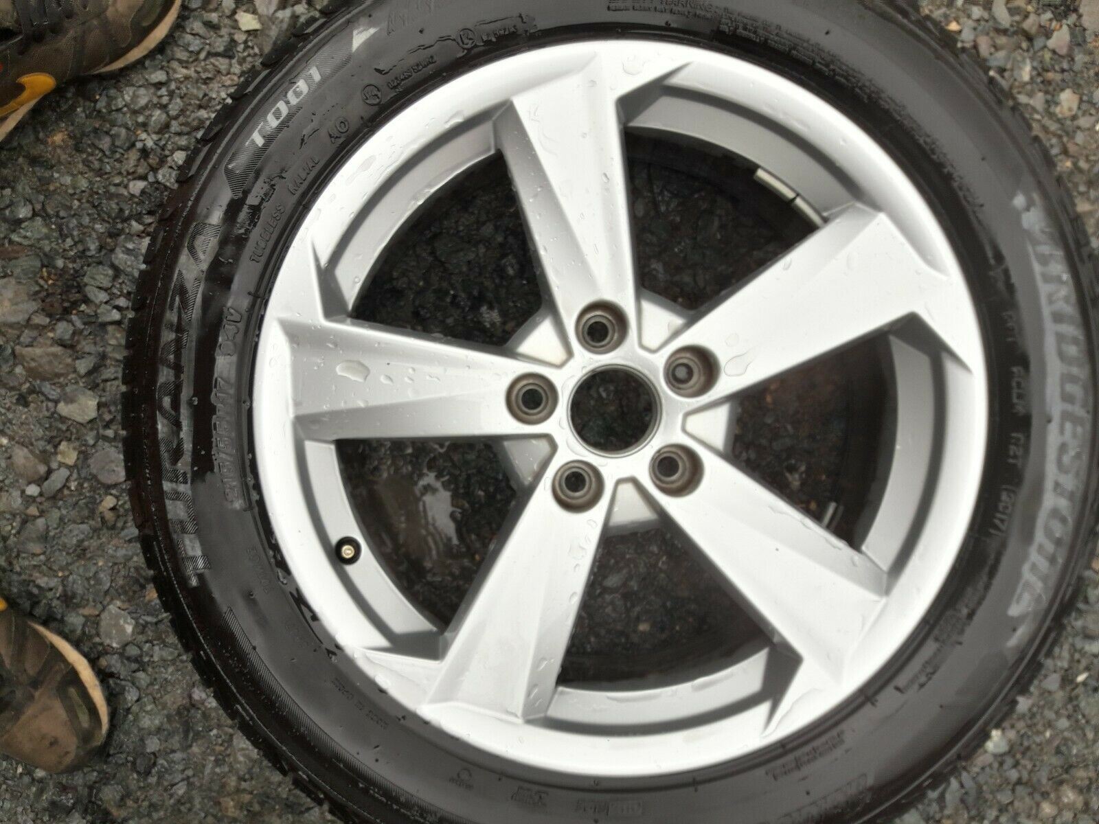 AUDI Q2 17" ALLOY WHEEL AND BRIDGESTONE TYRE FULL SIZE SPARE X1 Odd