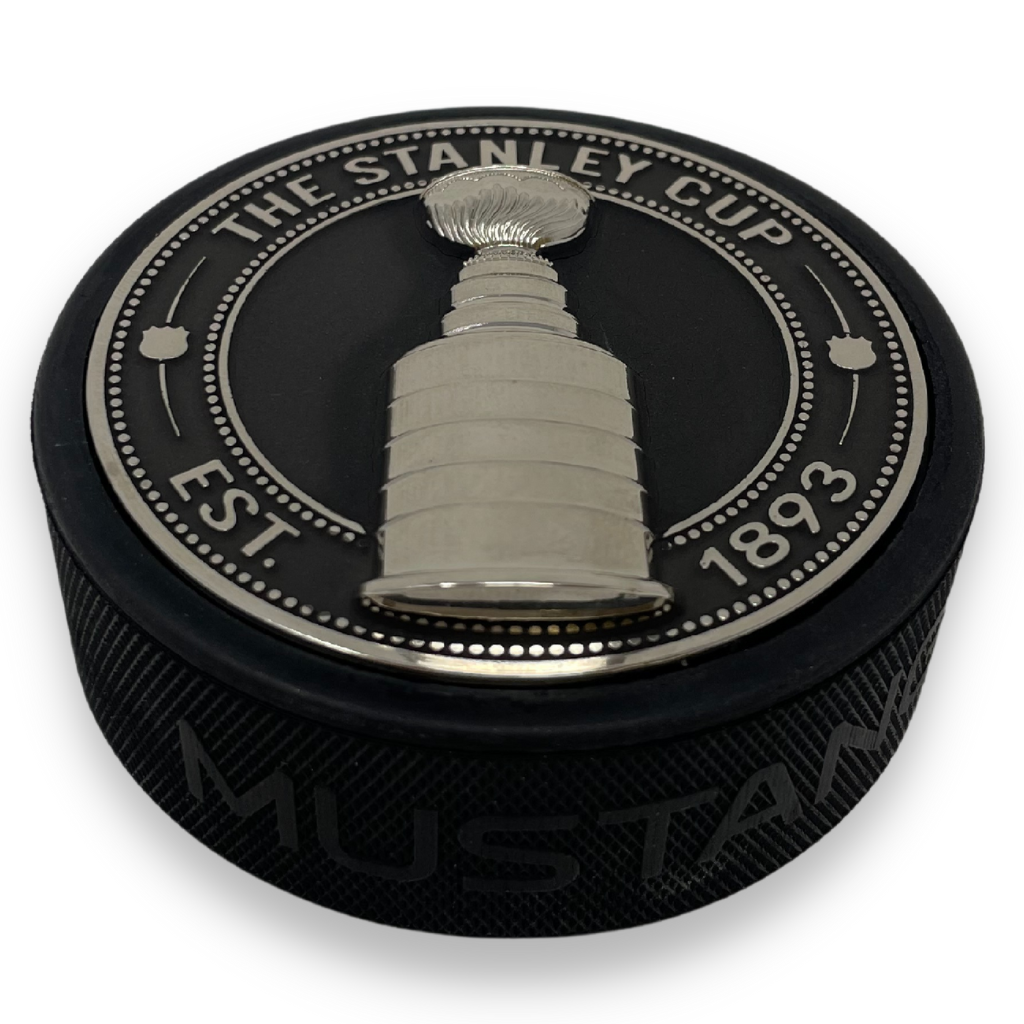 Detroit Red Wings Steve Yzerman Medallion Legends Collection Puck