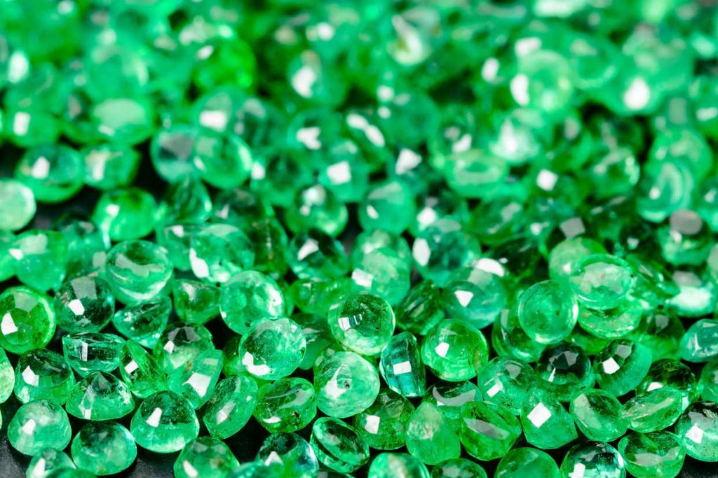 4Cs of an emerald ring: colour, clarity, cut, carat