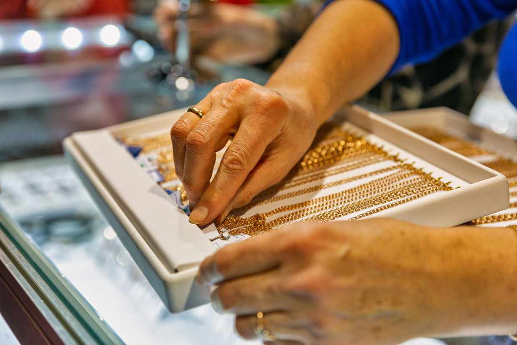 Selecting right jewellery