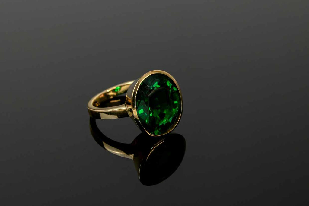 Versatility of emerald rings in use