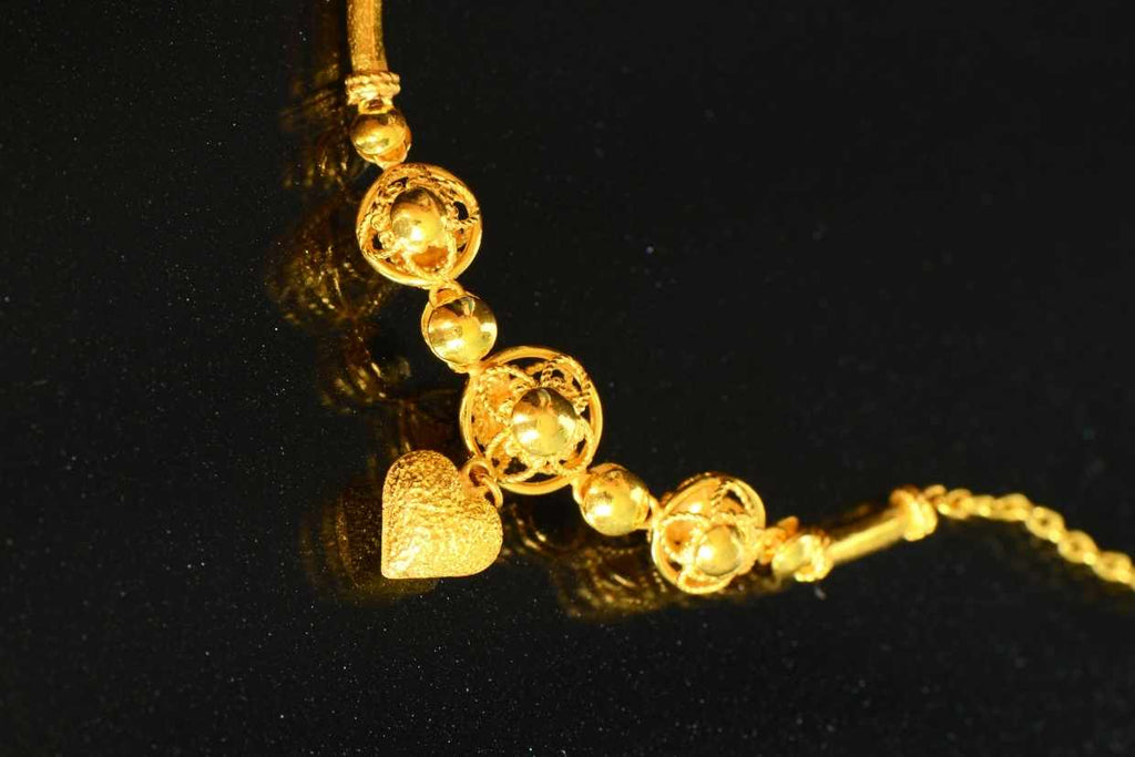 What is a gold necklace?