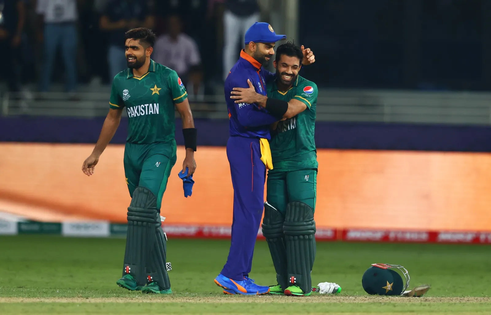 Virat Kohli congratulates Pakistan after they defeat India in the Asia Cup