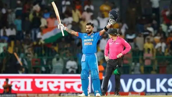 Virat Kohli Celebrates his century by raising his bat and helmet in the air