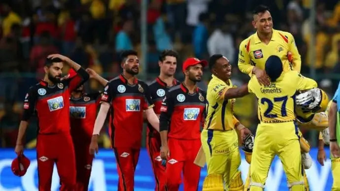 CSK players lift Dhoni in the air after his brilliant innings in a run chase against RCB
