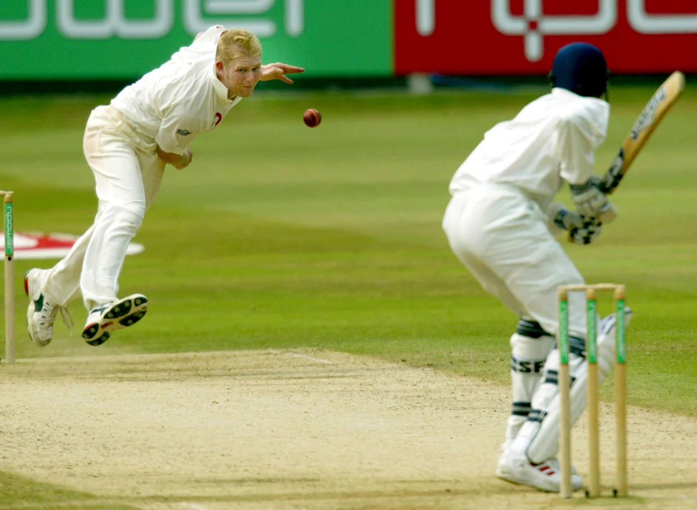 A bowler bowls a swinging delivery to the batsman