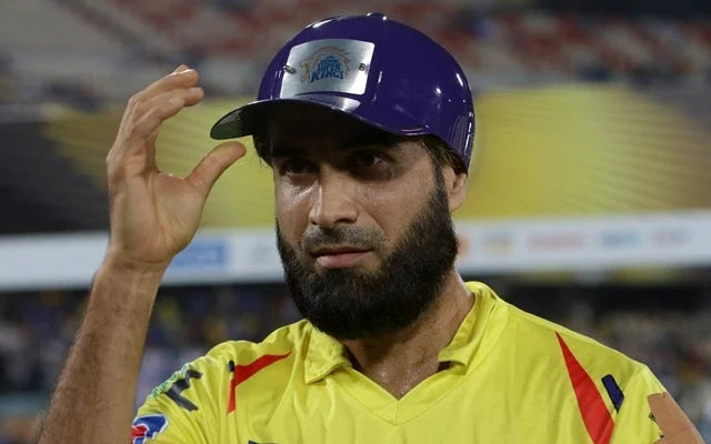 Imran Tahir, the 2019 IPL Purple Cap winner with his award