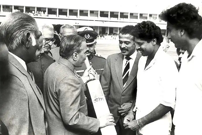 Late Pakistan President Mohammad Zia Ul Haq presents a bat to Kapil Dev during the 1987 Test Series between India vs Pakistan
