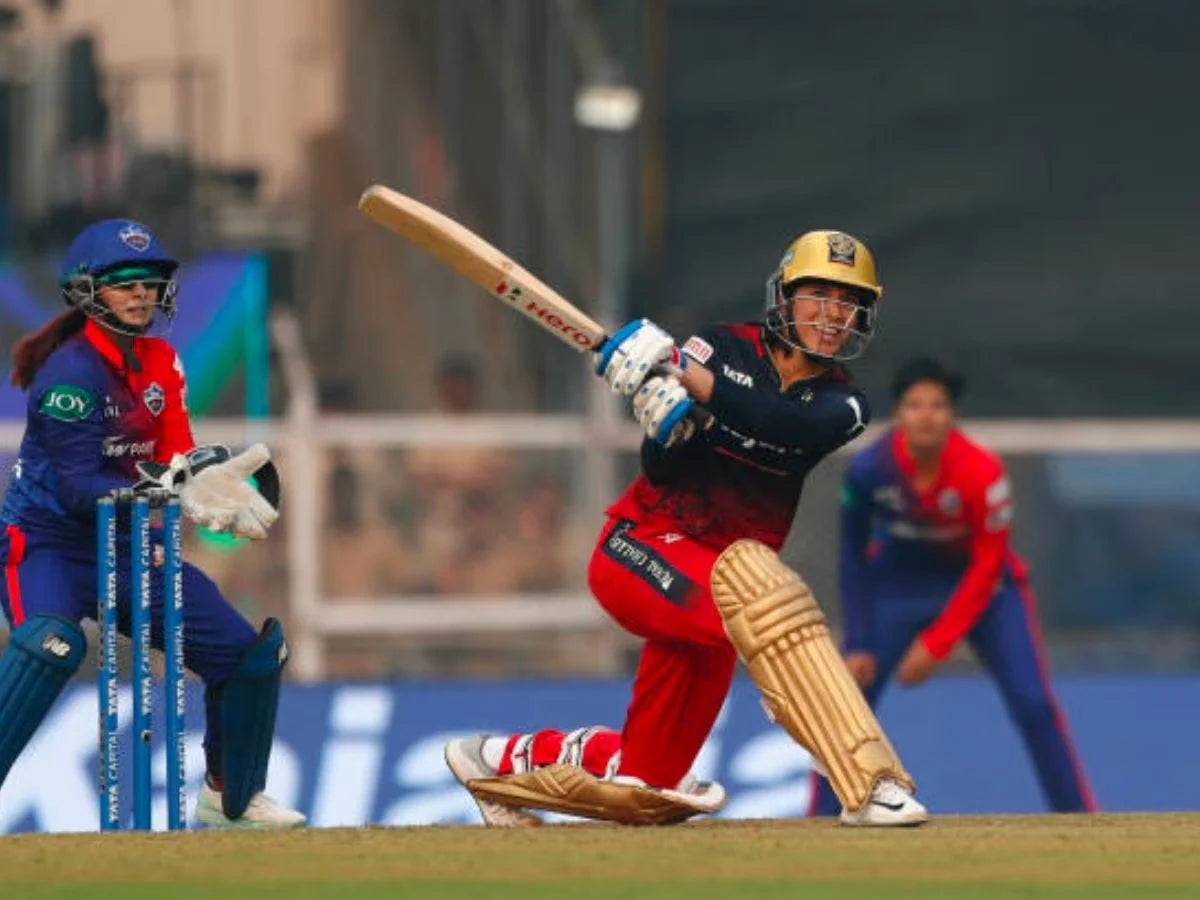 Smriti Mandhana batting in the WPL