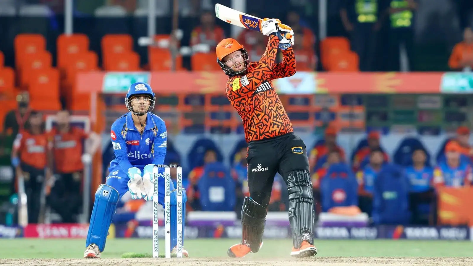 Henrik Klaasen hits a six against Mumbai Indians
