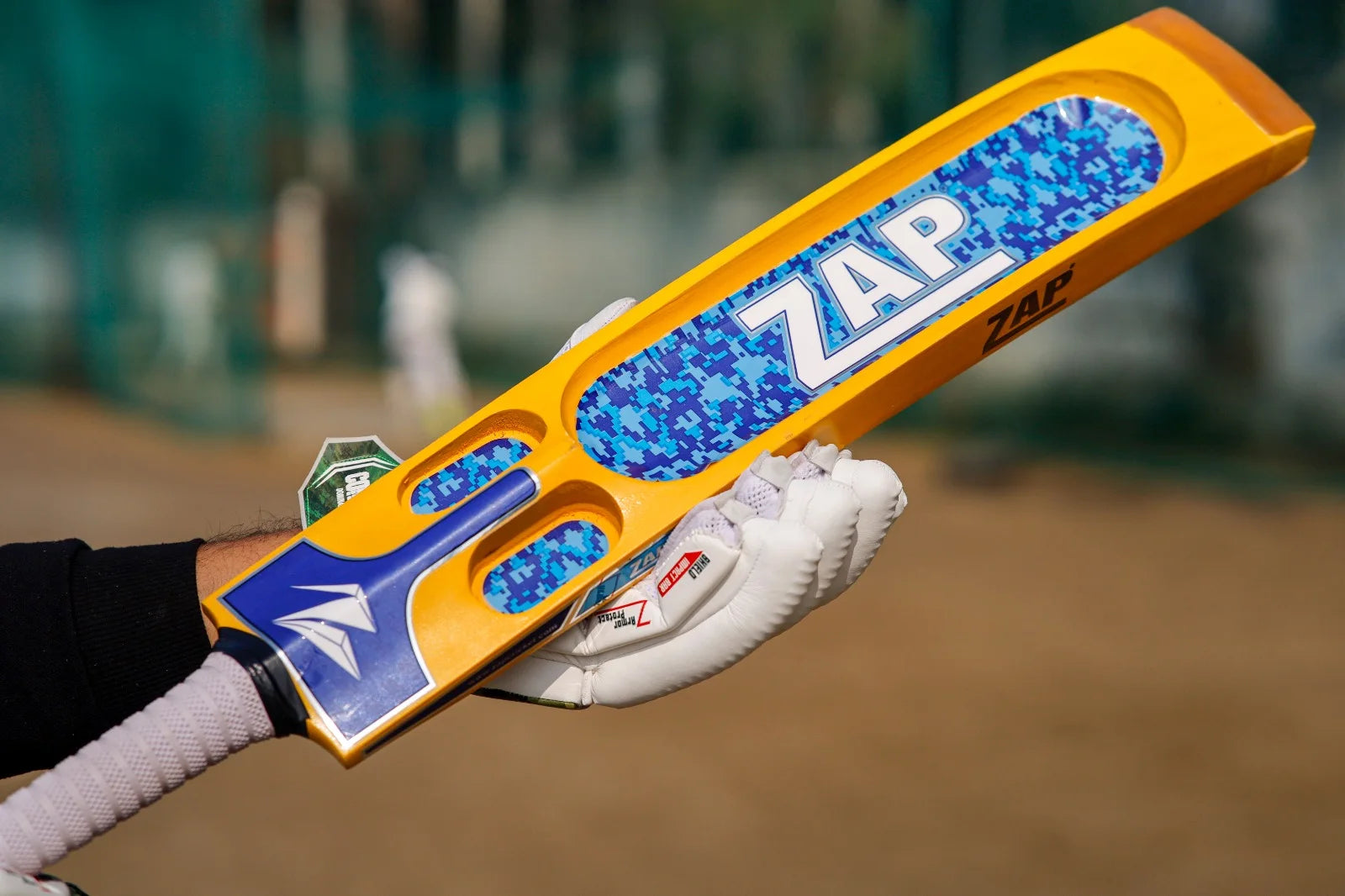 The Scoop Design of the ZAP Glaze Tennis Cricket Bat