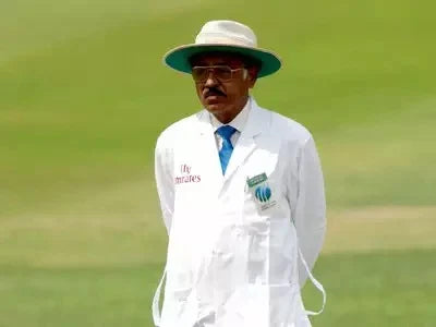 Umpire Srinivas Venkatraghavan officiating a test cricket match