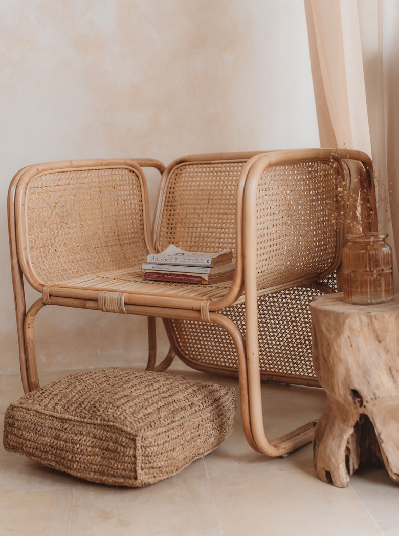 coffee table with 2 chairs