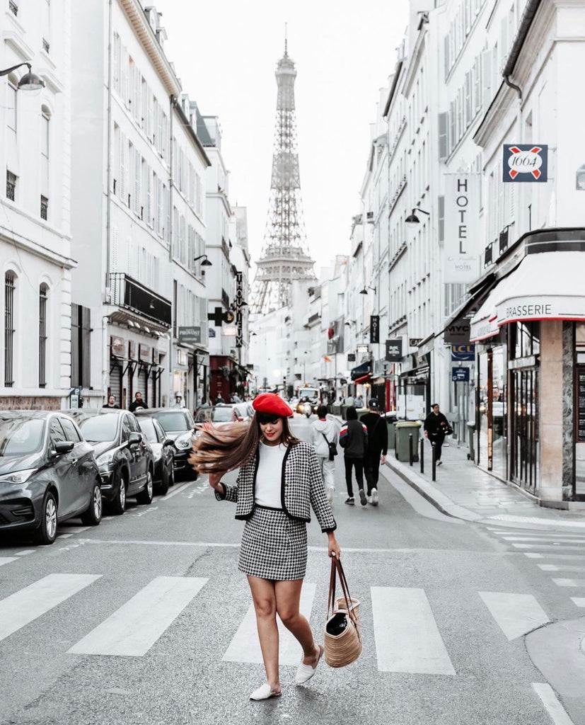 47 Instagram Poses Ideas for Cute Photos - Cappuccino and Fashion