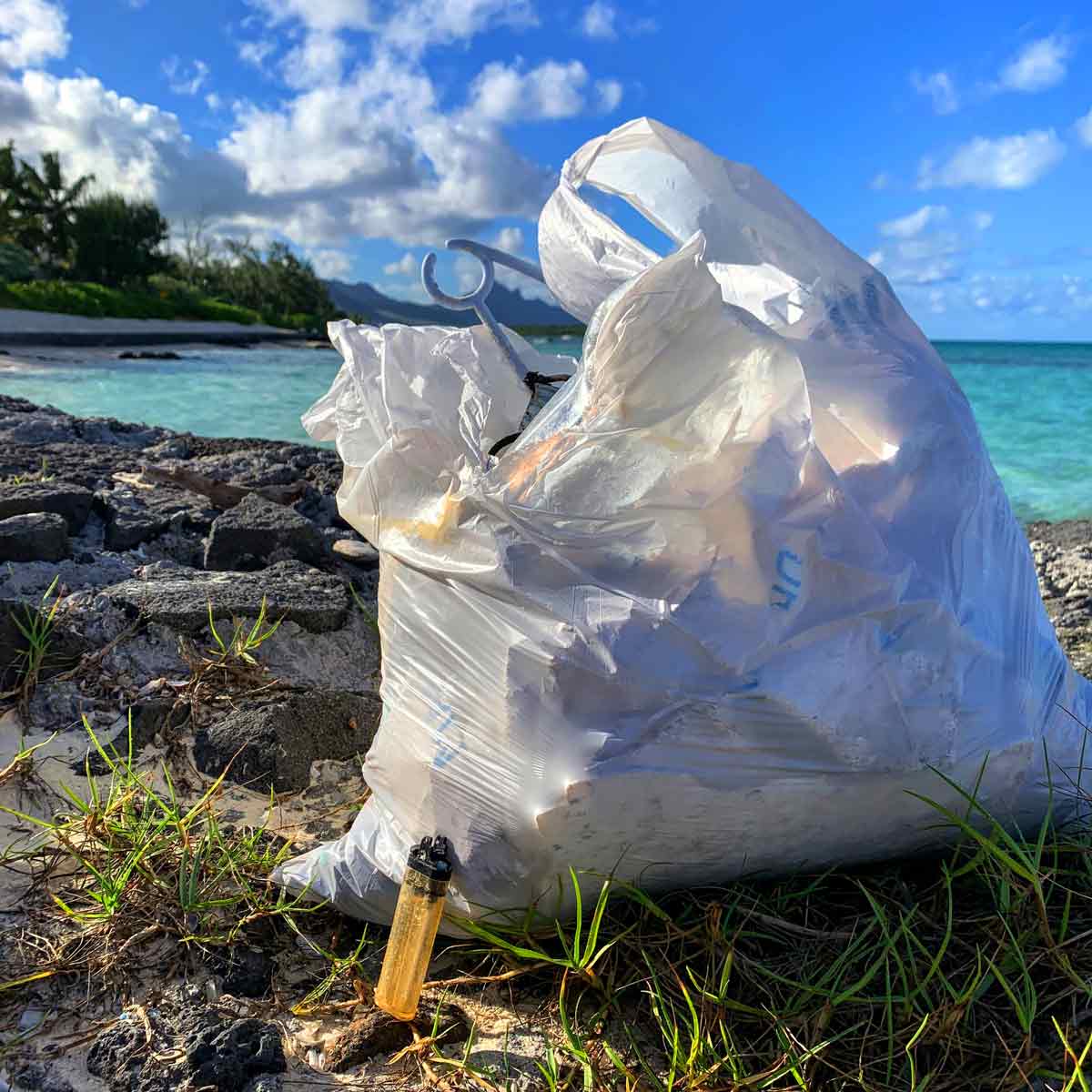 Aufgesammelter Plastikmüll am Strand