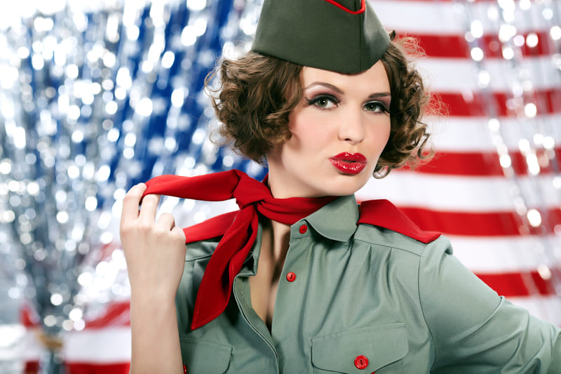 Photo rétro 50's avec fille sur fond de drapeau des states