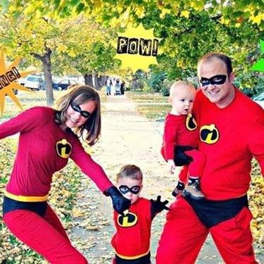 famille déguisée en indestructible un cosplay disney fait maison