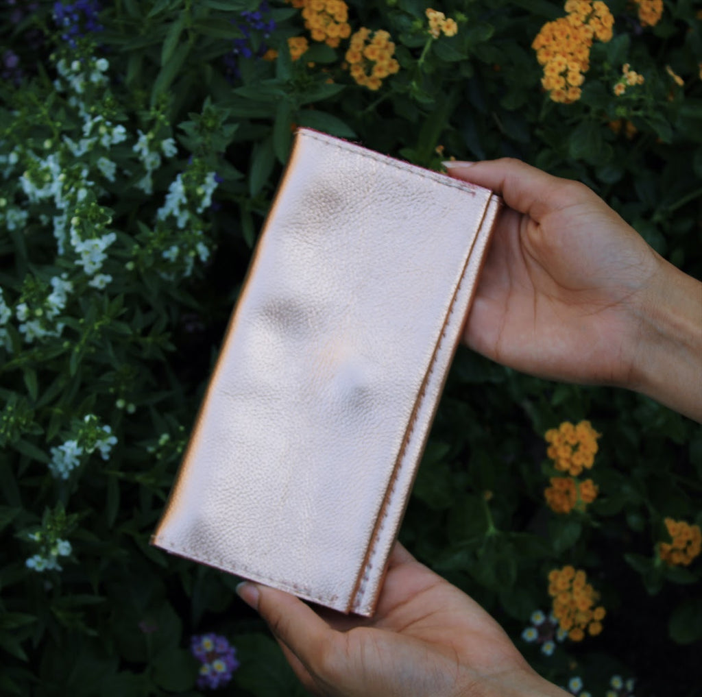 The Rose Gold Leather Wallet by Kerry Noël is one of the best luxury leather wallets in spring/summer 2021!