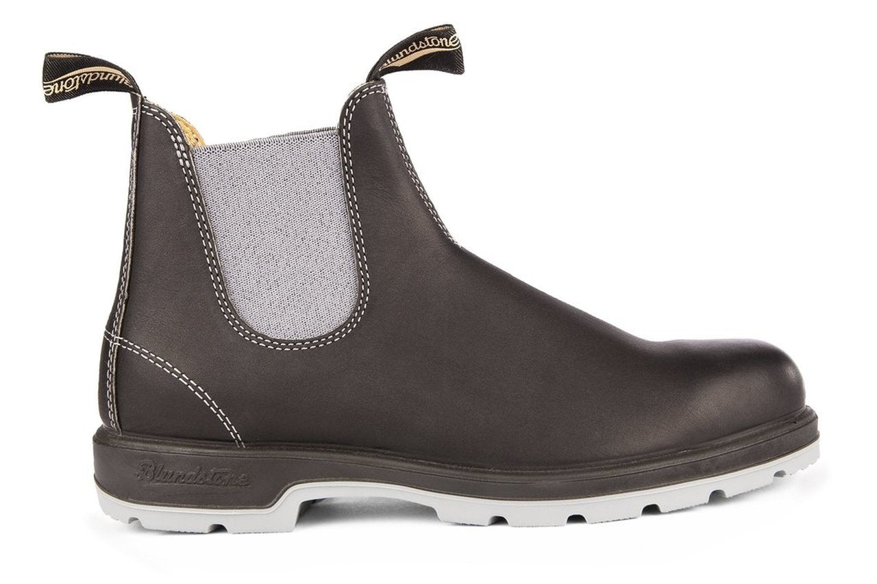 blundstone black leather