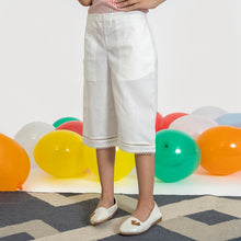 Load image into Gallery viewer, Knee Length culottes - White
