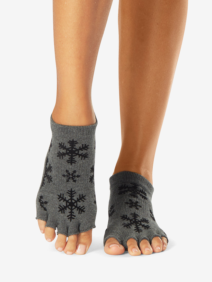 toesox Full Toe with Grip Yoga/Pilates Toe Socks, Black, Large, Socks -   Canada