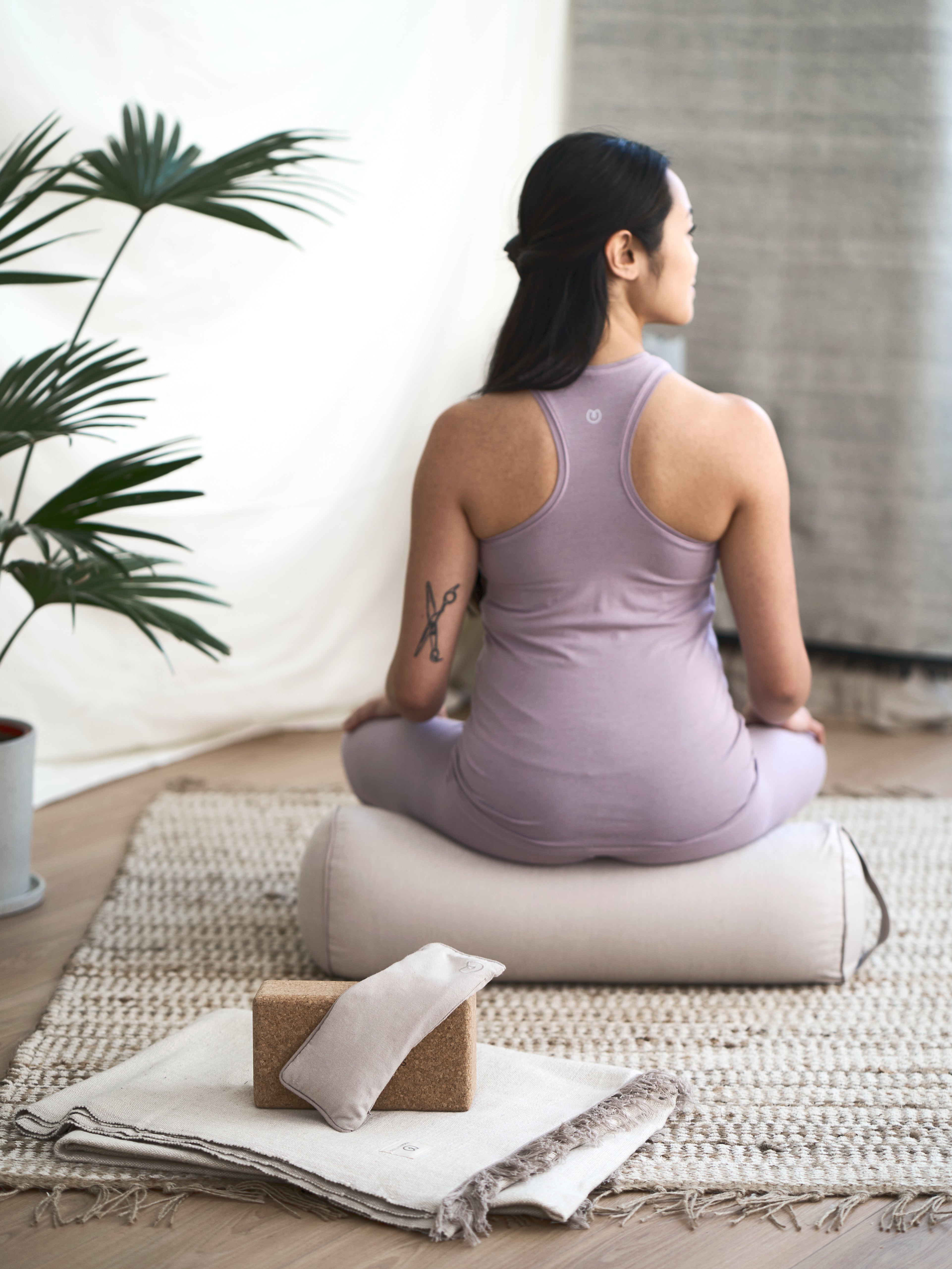 Dhriti PRACTICE Beige Yoga Mat Sling Carrier – Ida Yog