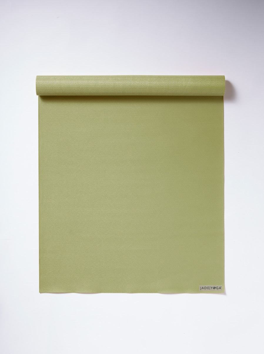 https://cdn.shopify.com/s/files/1/0278/7259/1939/products/jade_yoga_voyager_mat_olive_green_flat_roll_1_2.jpg
