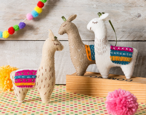 make your won felt llama kit