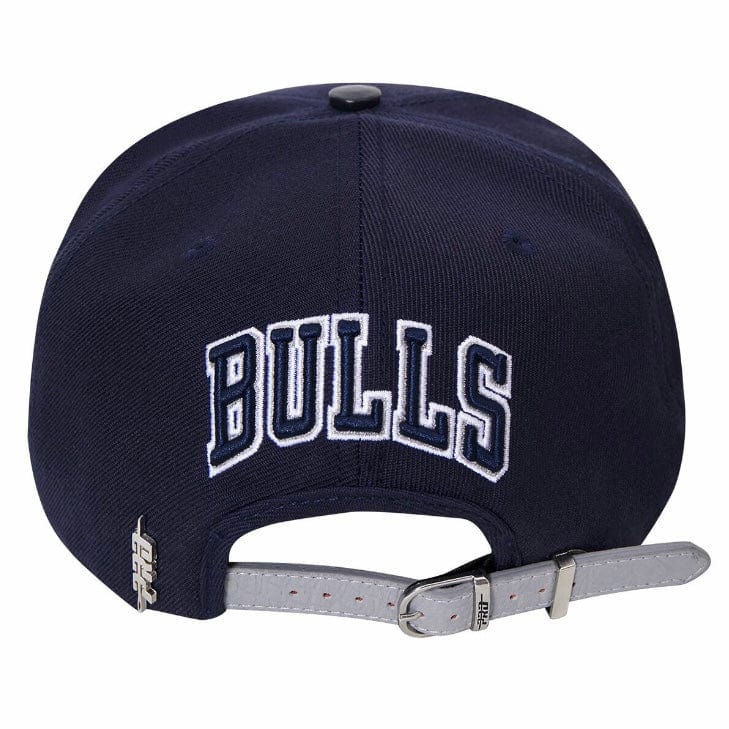 Pro Standard BCB752618 Chicago Bulls Leather Visor Hat