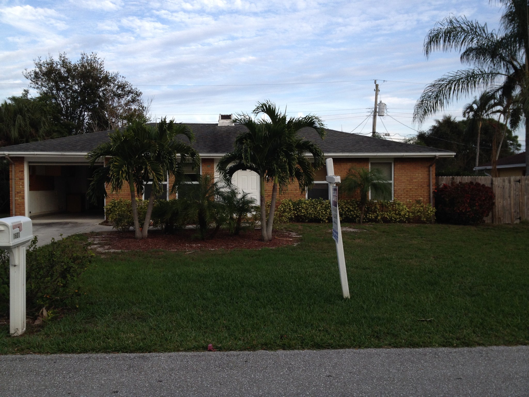 Ranch Style House in need of Curb Appeal.