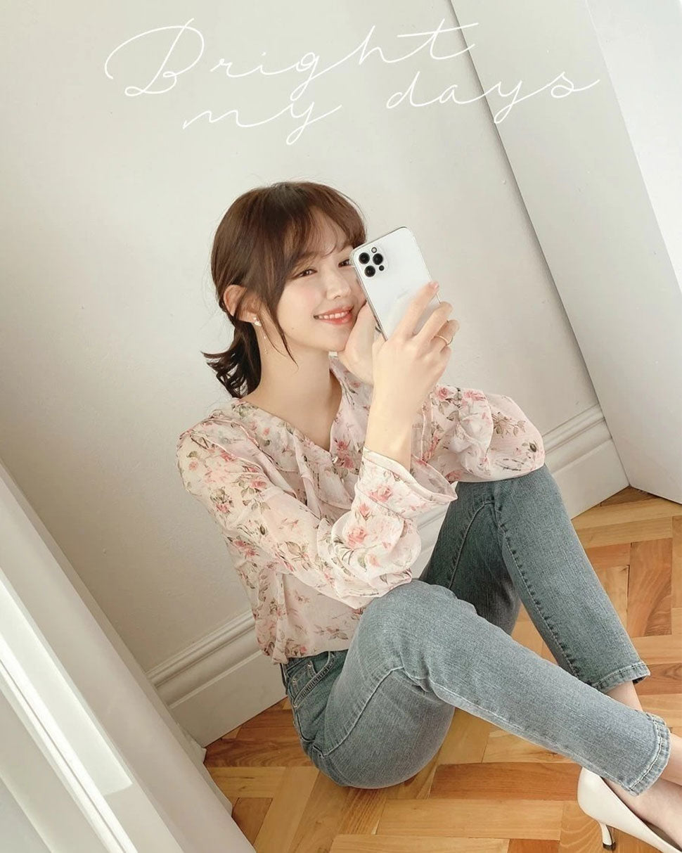 Rienne Flower Blouse Spring date friend daily look