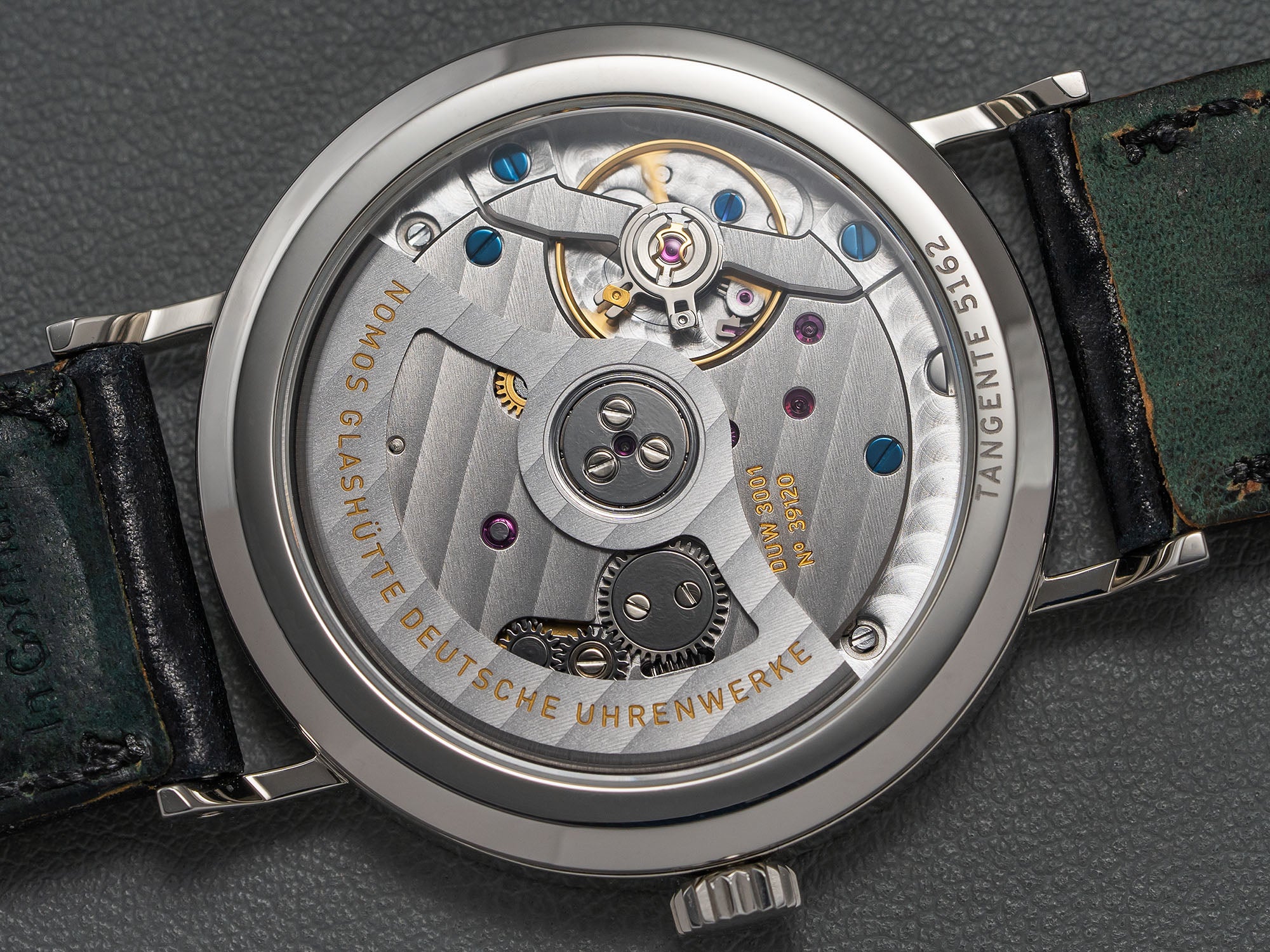 Watches and automobile, a passion for beautiful mechanisms