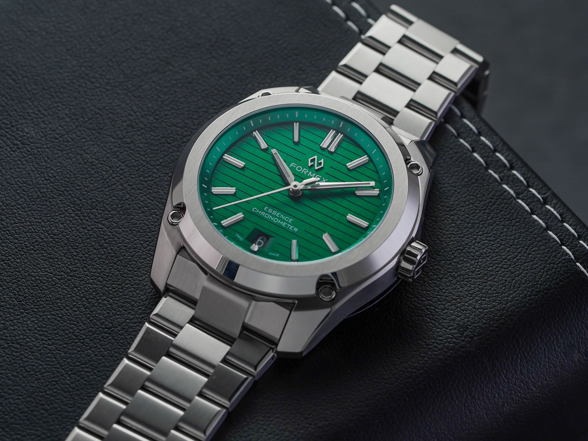Green Dial Watches - Explore the Best for Style Enthusiasts
