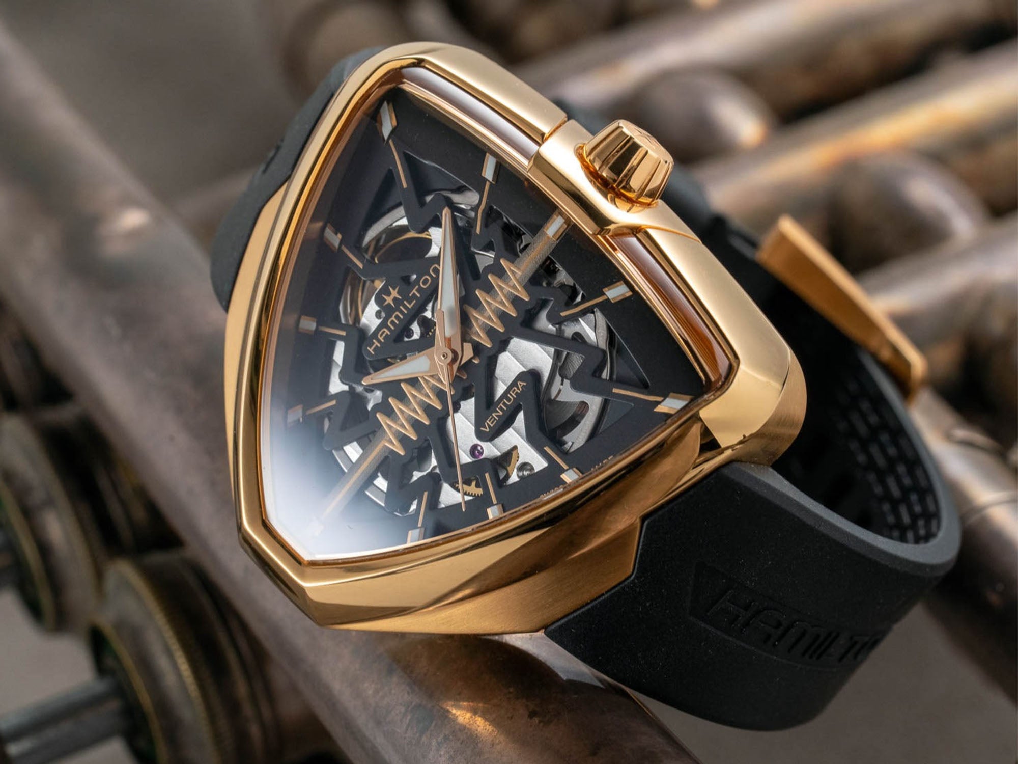 Most stylish Titan gold watches for men in 2022