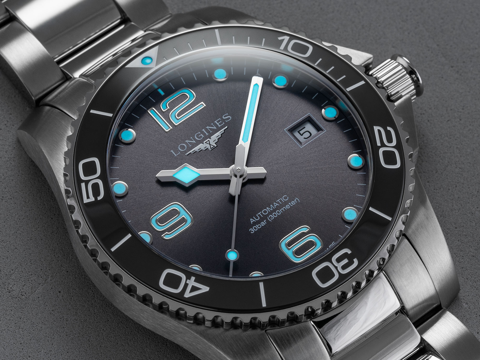 Longines HydroConquest dial CU lume