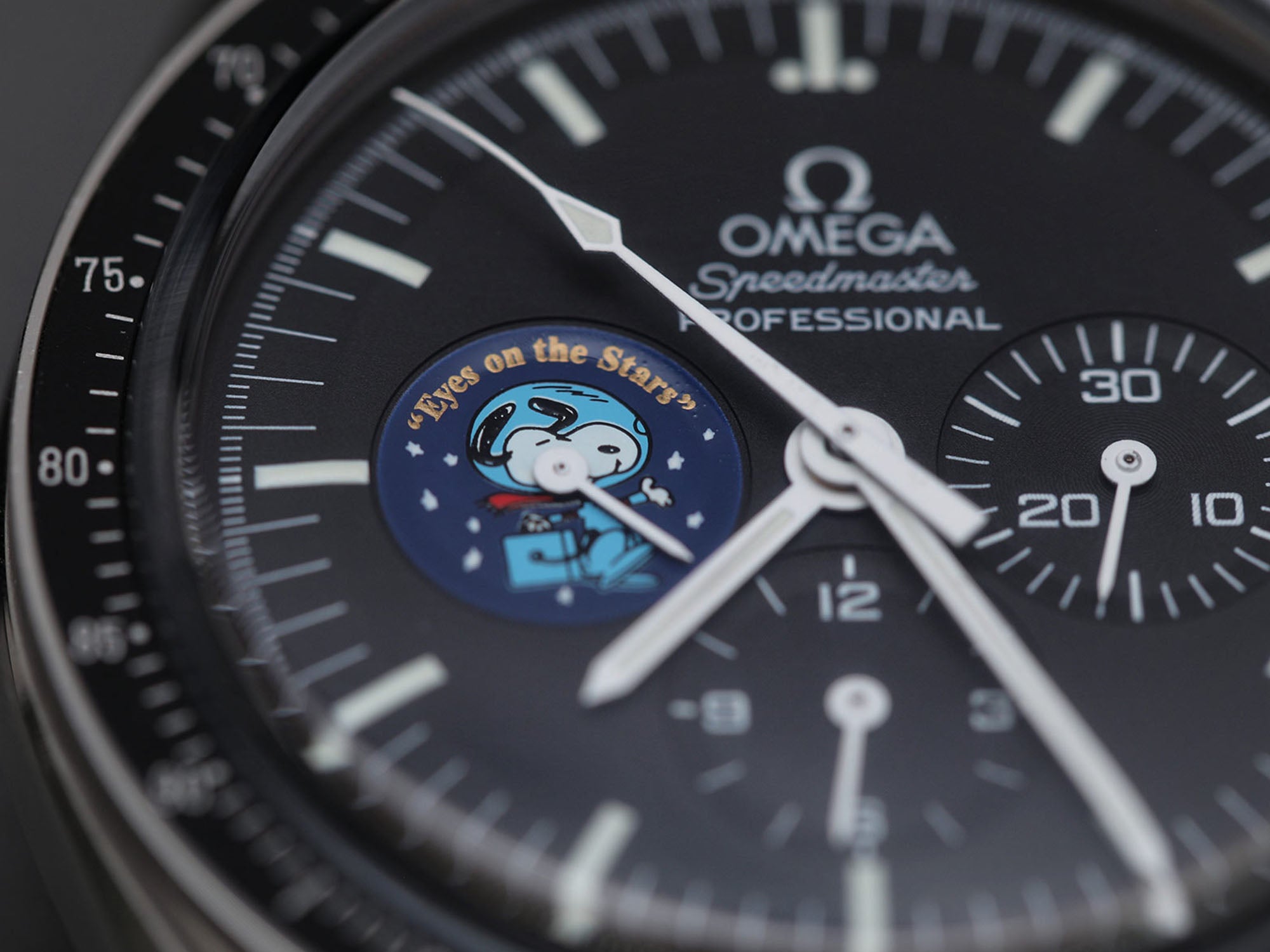 omega moonwatch snoopy
