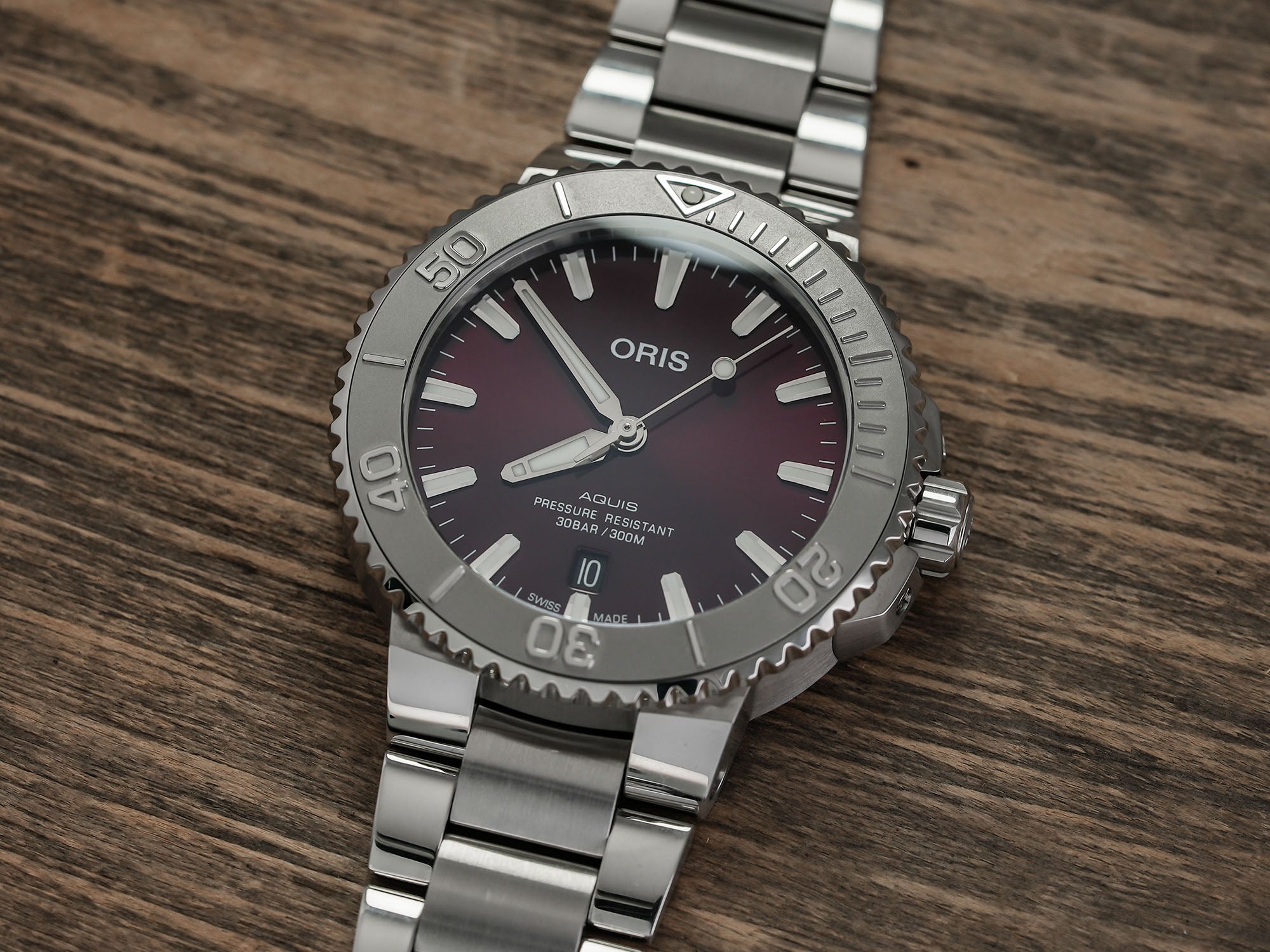 Oris Aquis Date Calibre 400 Cherry Dial