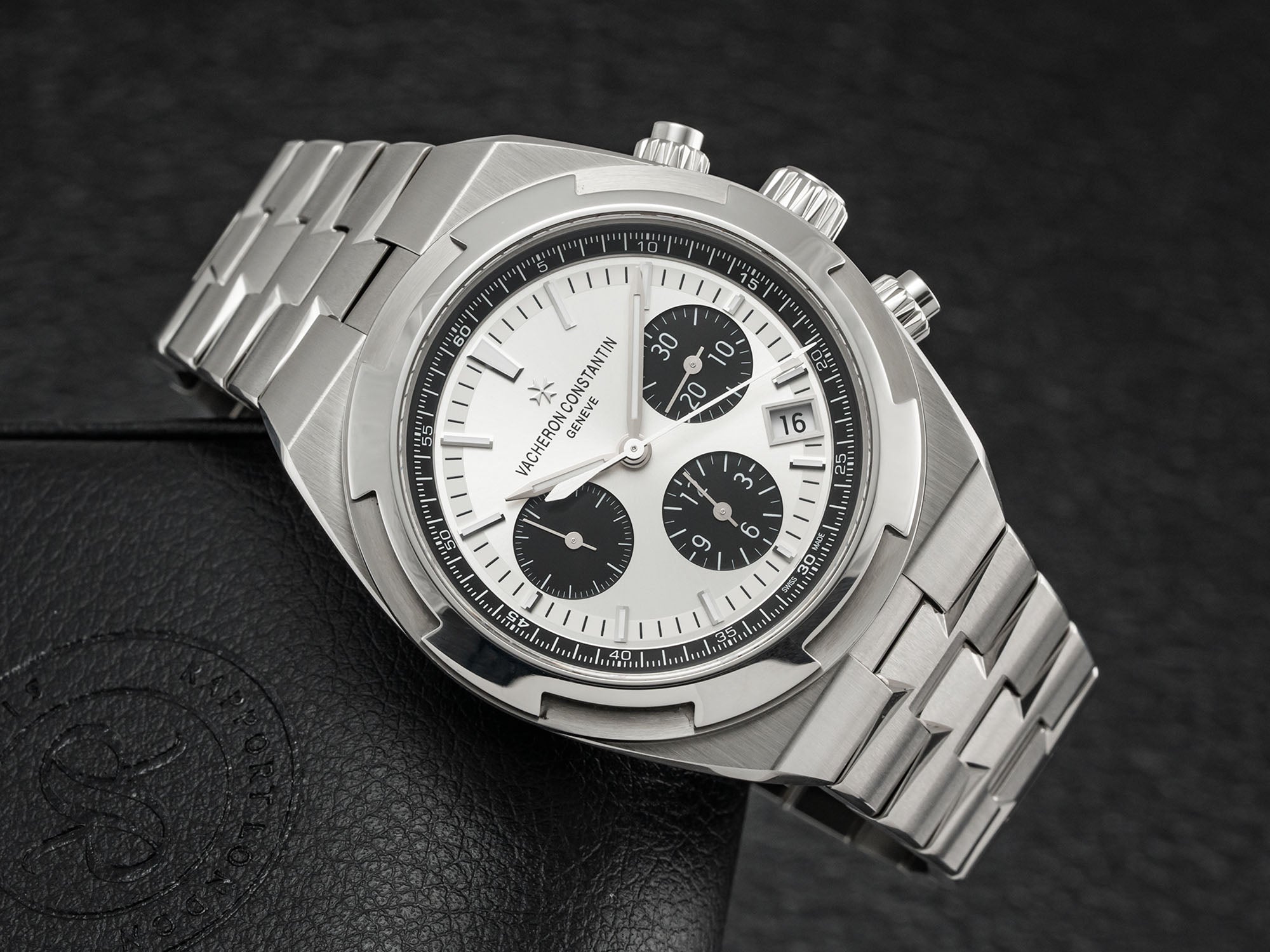 Vacheron Constantin - Overseas Chronograph Panda Dial