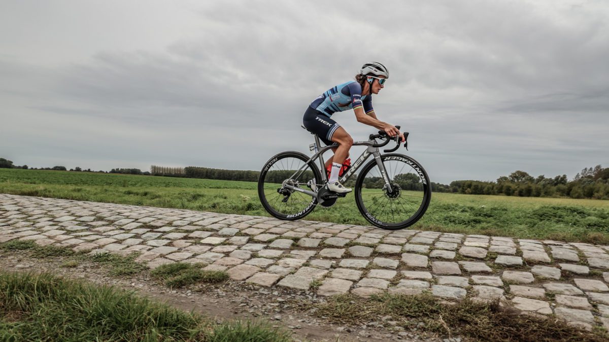 lizzie wins the Paris Roubaix