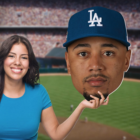 Los Angeles Dodgers: Julio Urías 2022 Life-Size Foam Core Cutout - Of –  Fathead