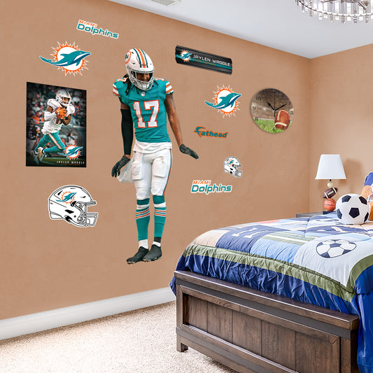 Miami Dolphins: Tyreek Hill 2022 Poster - Officially Licensed NFL Remo –  Fathead