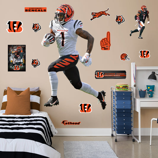 Cincinnati Bengals: Joe Burrow 2023 Icon Poster - Officially Licensed –  Fathead