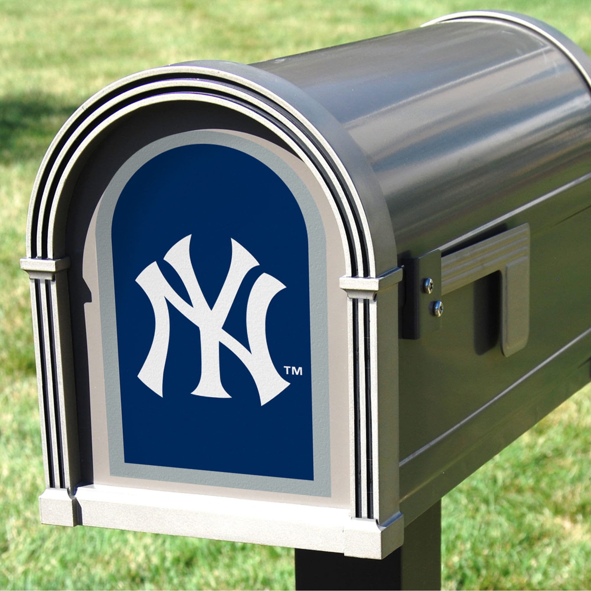 New York Yankees: Mailbox Logo - Officially Licensed MLB Outdoor Graphic 5.0"W x 8.0"H by Fathead | Wood/Aluminum