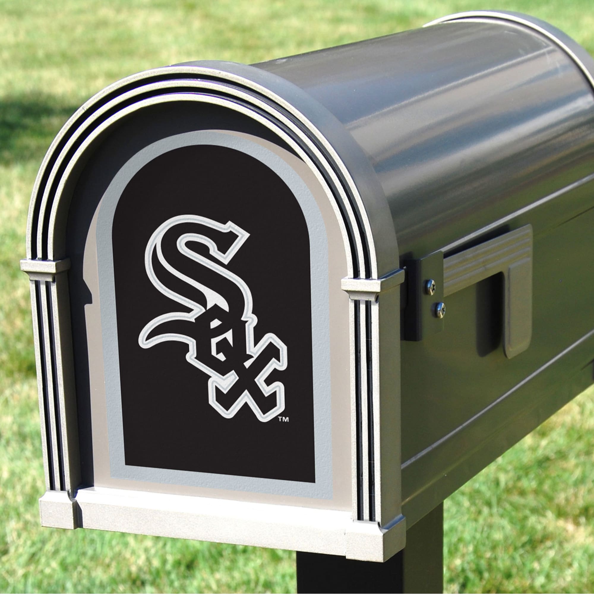 Chicago White Sox: Mailbox Logo - Officially Licensed MLB Outdoor Graphic 5.0"W x 8.0"H by Fathead | Wood/Aluminum