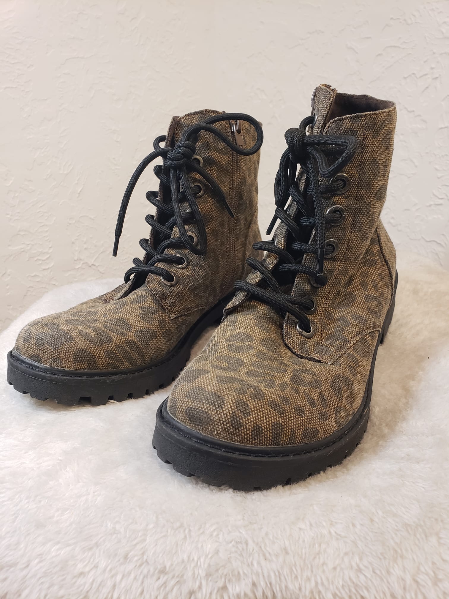 combat boots size 7