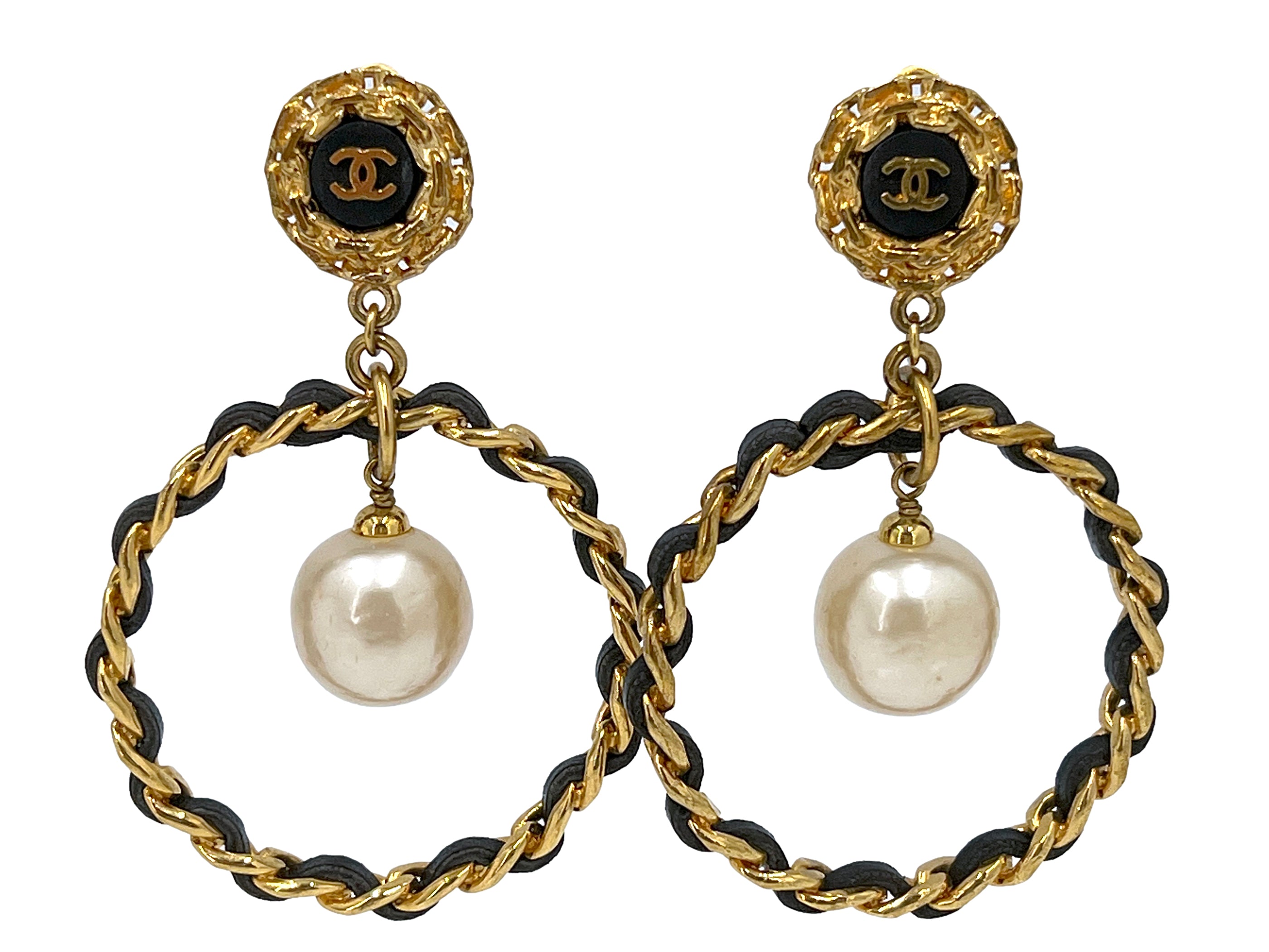 Gnide aftale Fordeling Chanel Vintage Woven Chain Collection 27 Pearl Drop Hoop Earrings –  Boutique Patina