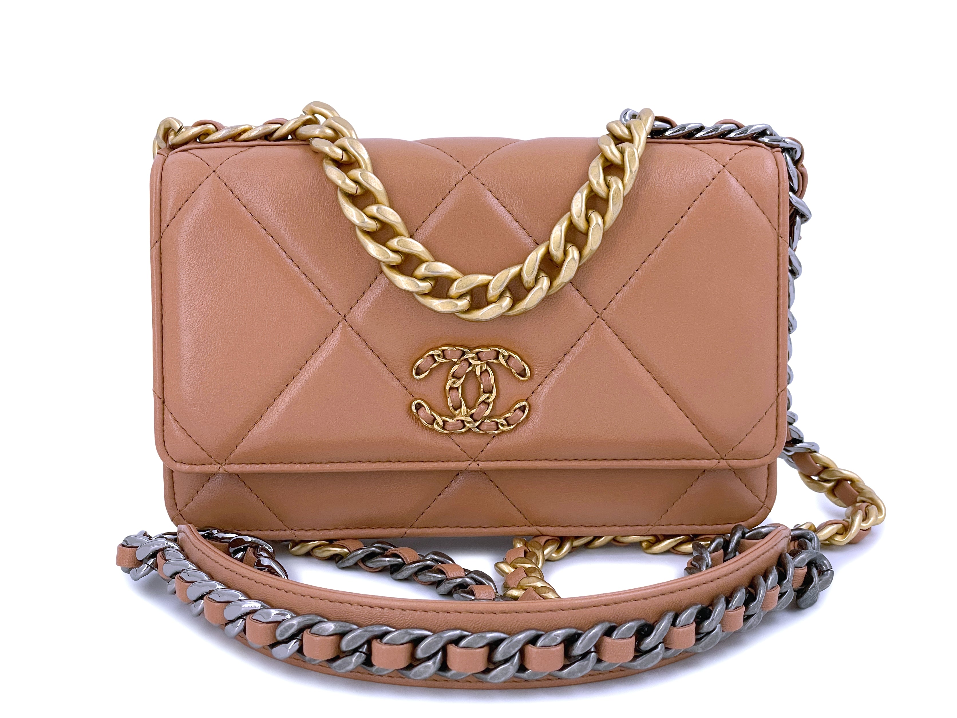 CHANEL Patent Leather Wallet-on-the-chain WOC Crossbody Flap Bag - Light  beige / pink